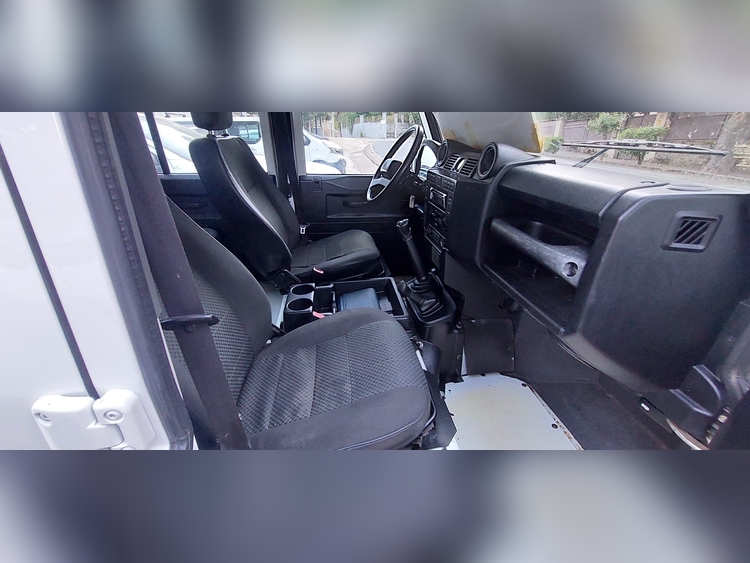 Land Rover Defender 122CV foto 8